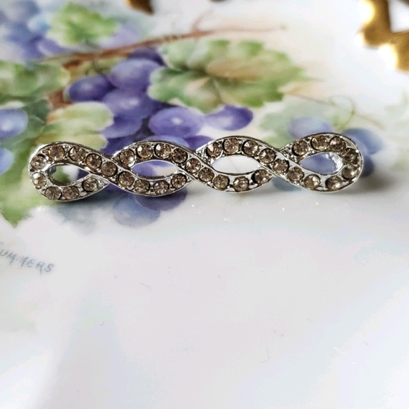 Double infinity loop styleâ˘clear rhinestonesâ˘shine - Picture 2 of 11